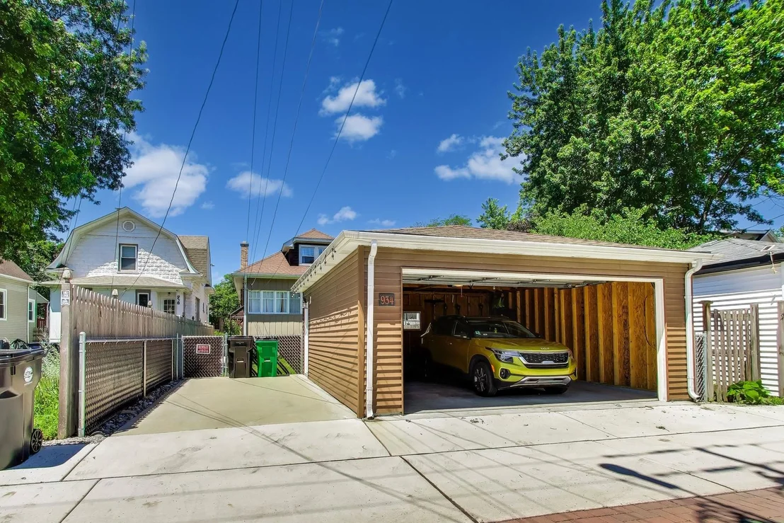 Photo of 934 Circle Avenue