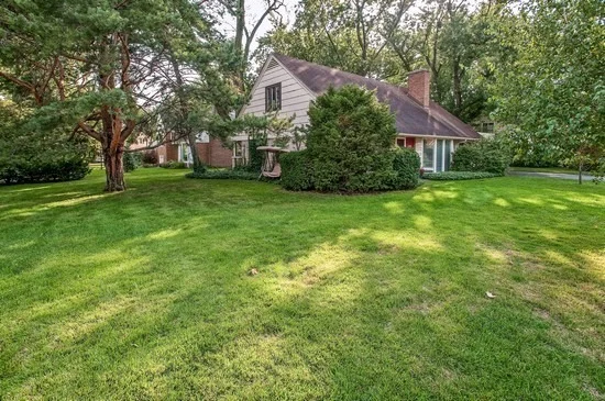 Photo of 27 WILLIAMSBURG Terrace