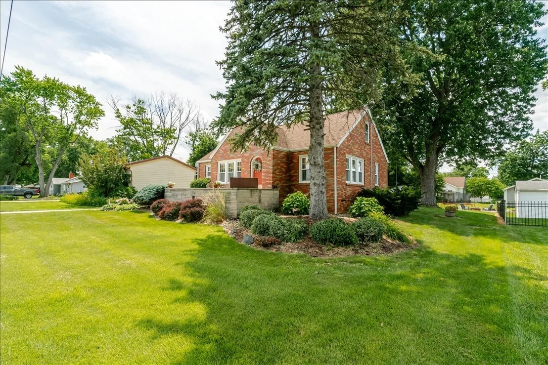 Photo of 111 LOREN Street