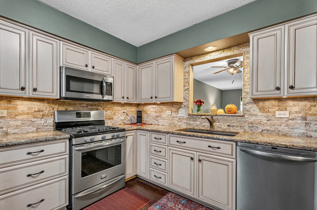Photo of Unit 0 at 818 Shagbark Road