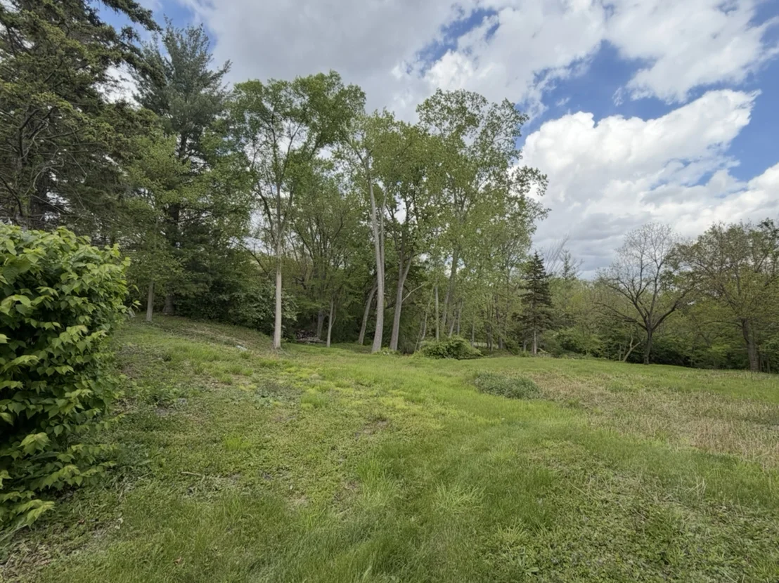 Photo of 17 E Lyncliff Drive
