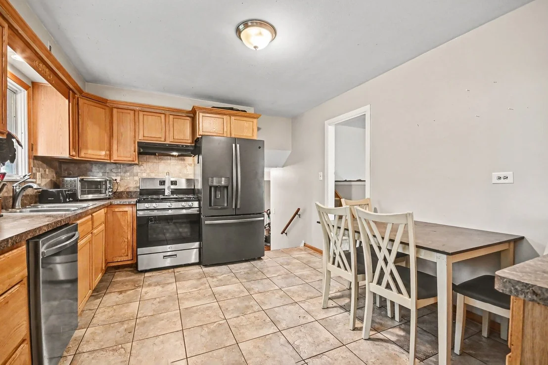 Photo of 906 N Rainbow Drive