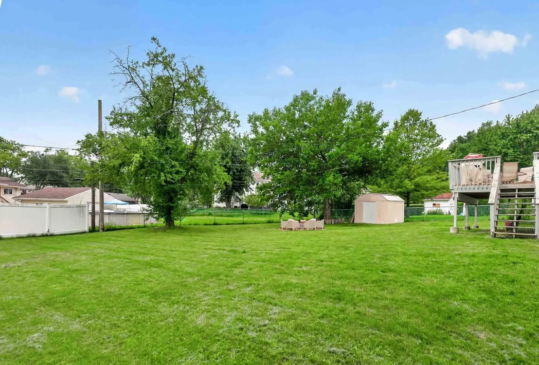 Photo of 535 Edgemont Lane