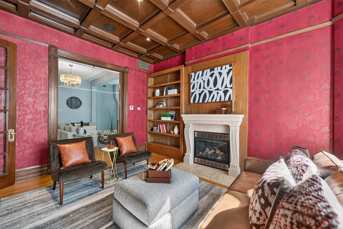 Photo of 634 W Briar Place