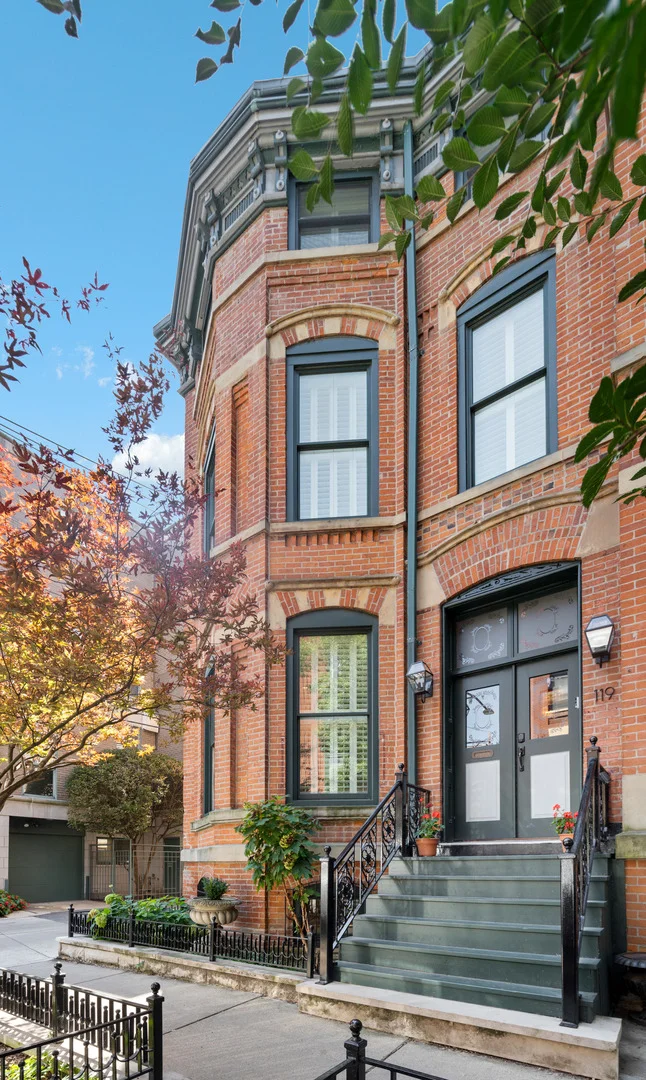 Photo of 119 W Delaware Place