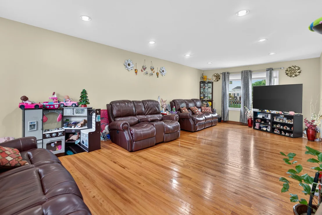 Photo of 1162 HYANNIS Circle