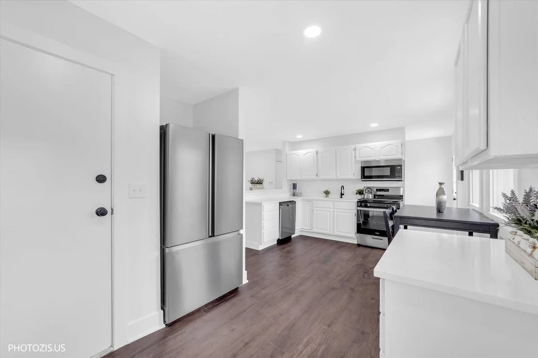 Photo of 115 Fairlane Drive