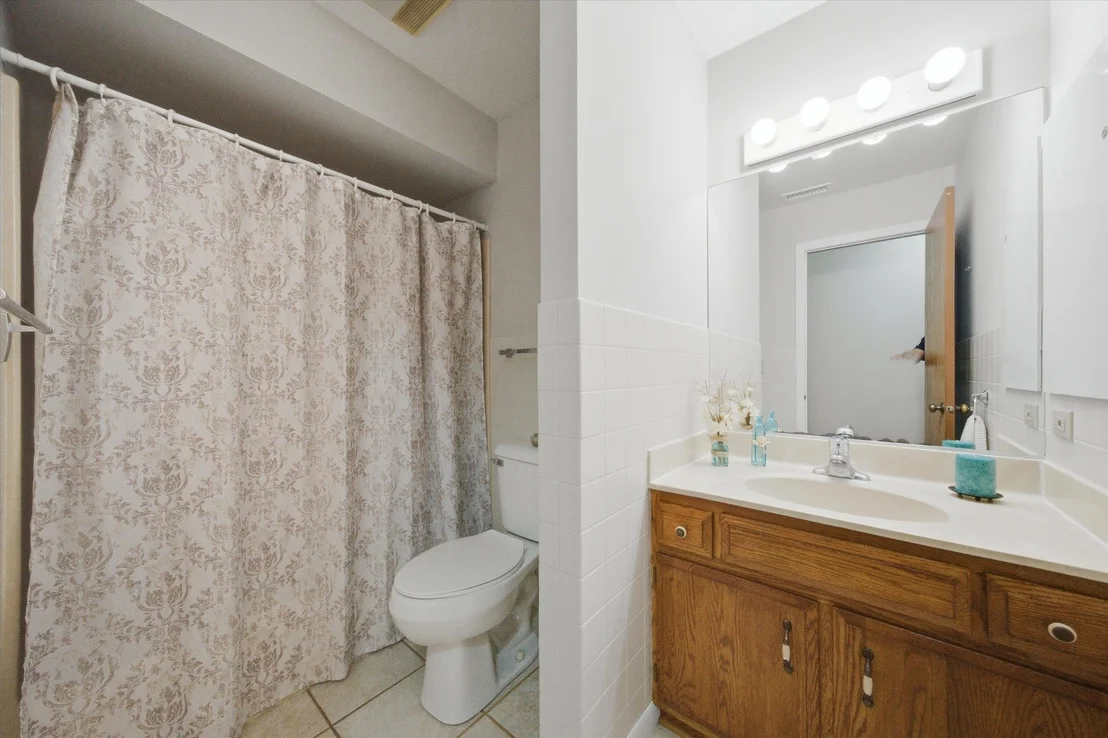 Photo of Unit D at 650 WAVERLY Drive