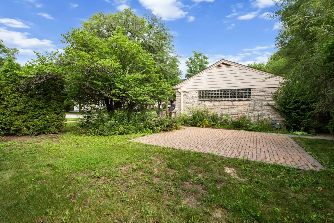 Photo of 807 Surrey Lane