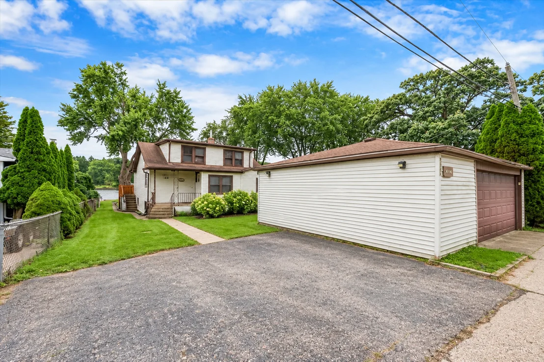 Photo of 2409 Grove Lane