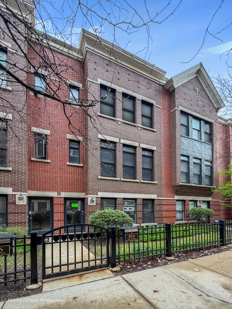 Photo of 814 W 15th Place
