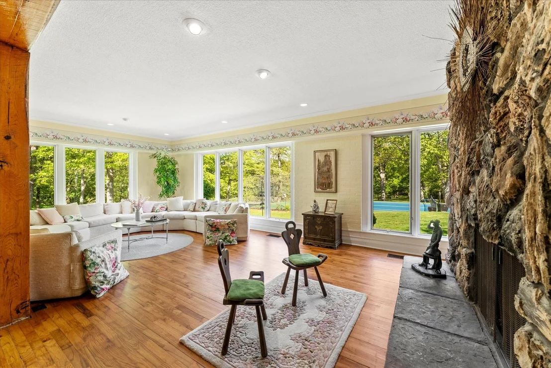 Photo of 27 Hickory Lane
