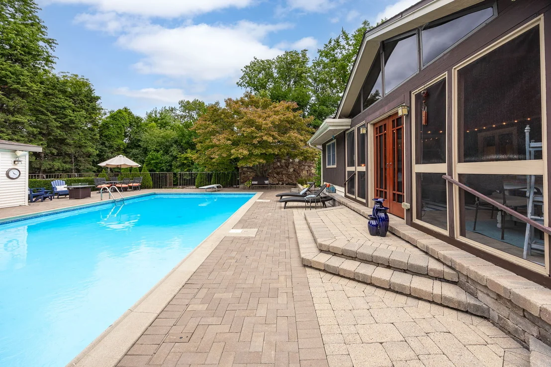 Photo of 12 Meadowood Drive