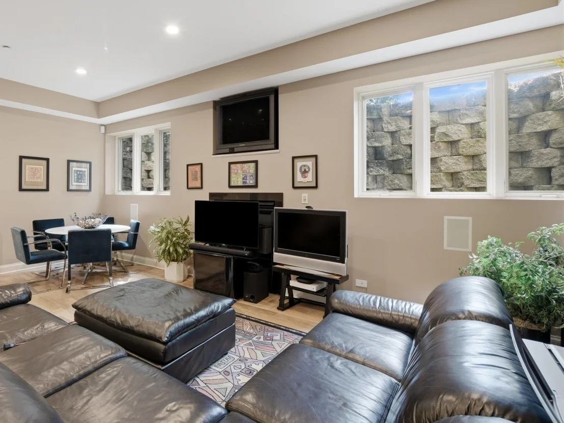 Photo of 809 Edgemont Lane
