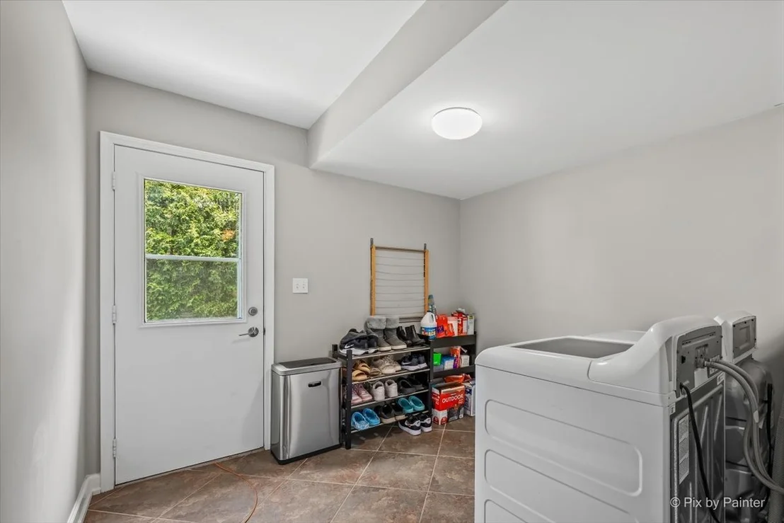 Photo of 658 WAINSFORD Drive