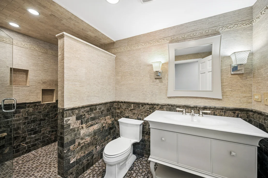 Photo of 2036 Valley Lo Lane