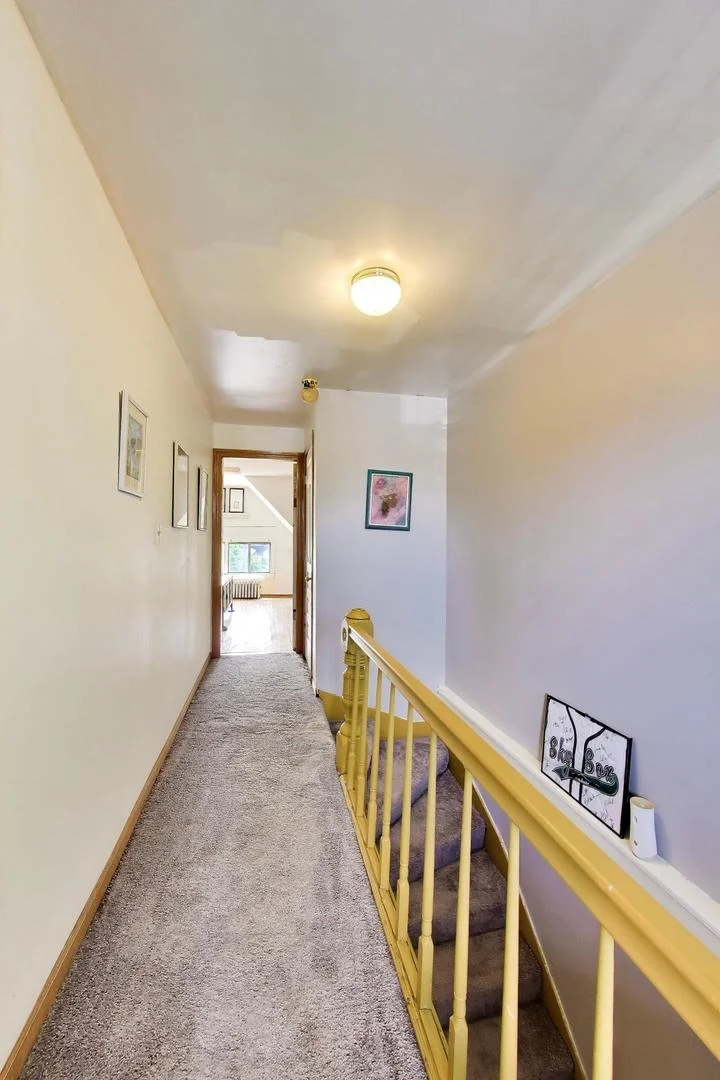 Photo of 2252 W Warren Boulevard