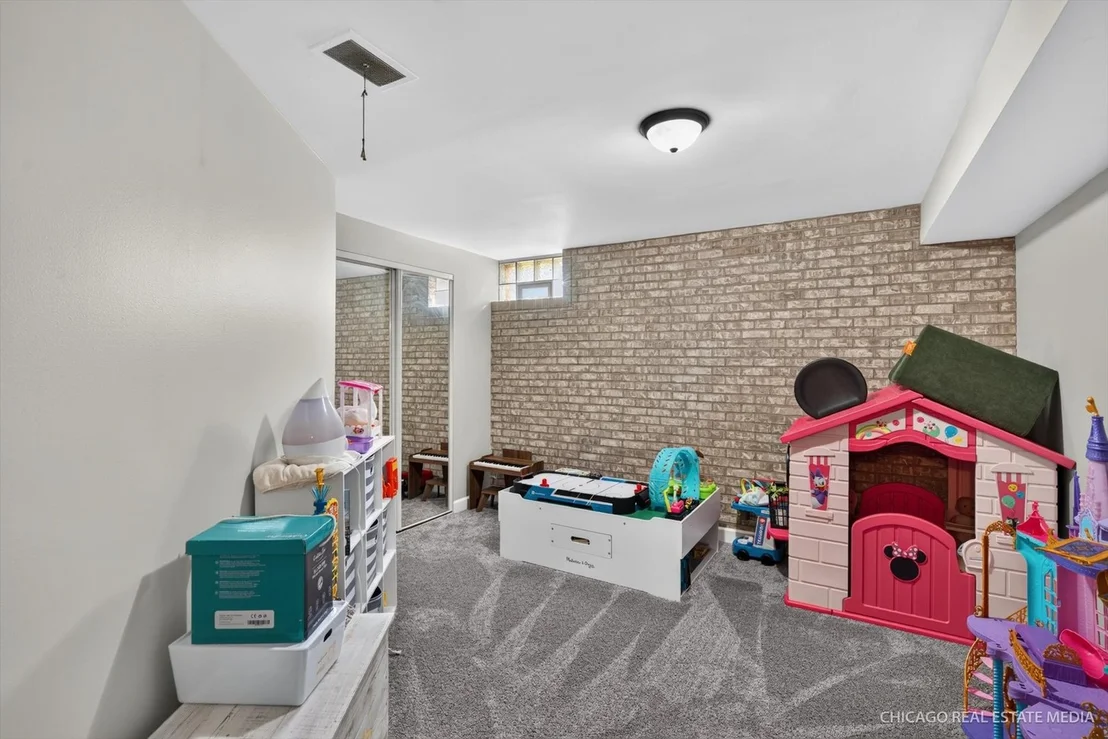 Photo of 465 N Shady Oaks Drive