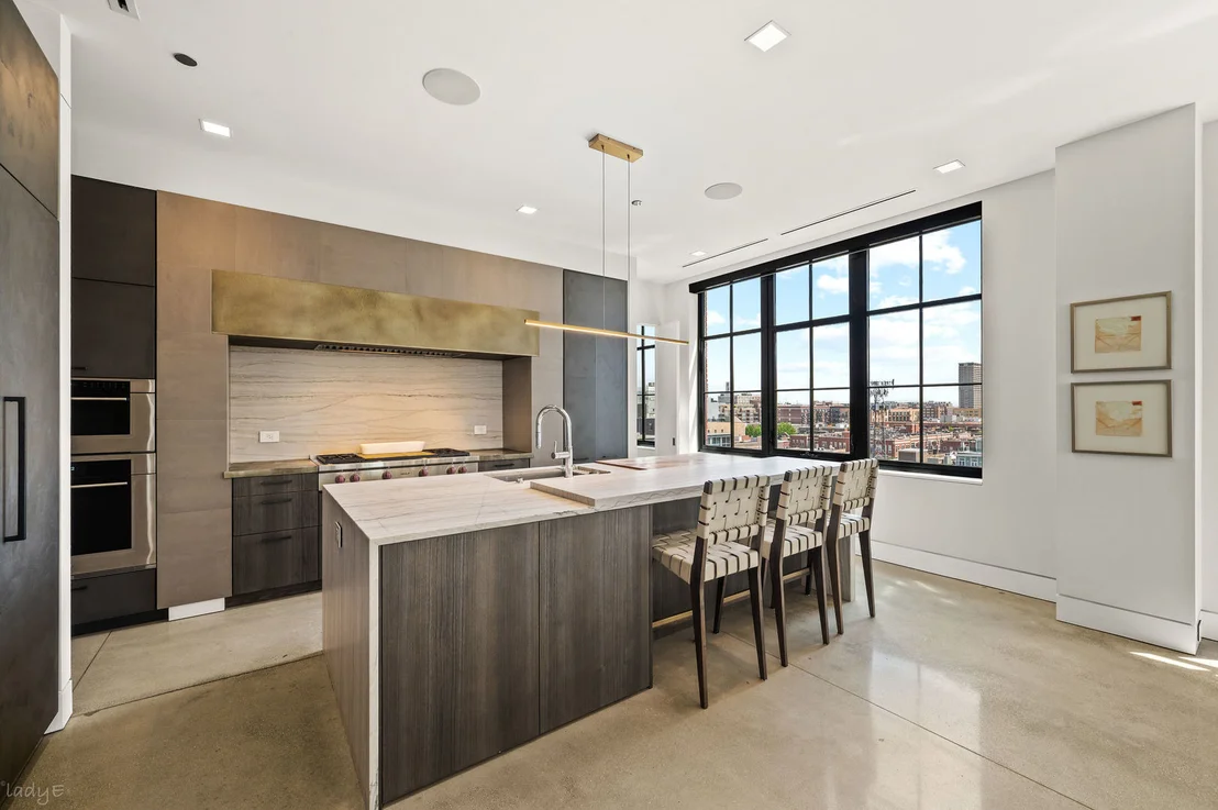 Photo of Unit PH8D at 1109 W Washington Boulevard