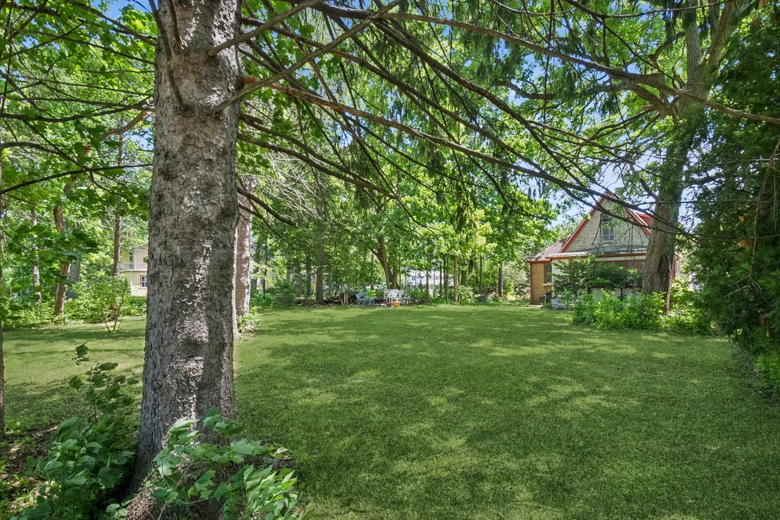 Photo of 1060 Deerfield Road