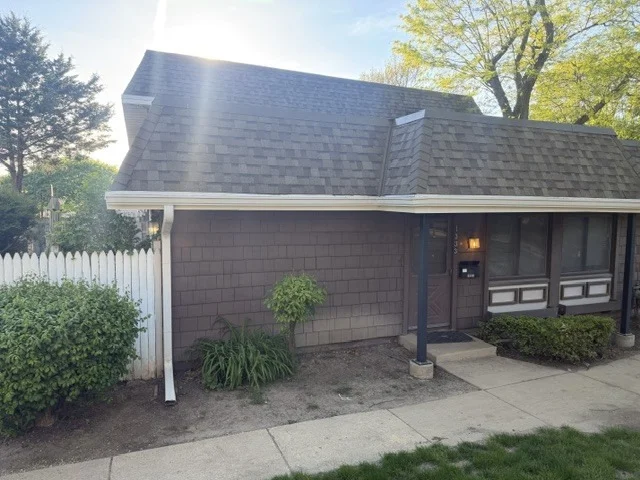 Photo of 1333 Court Leona