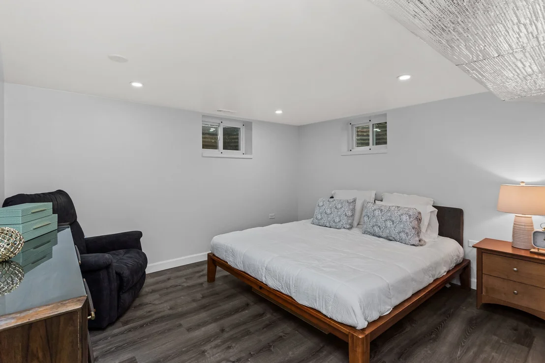 Photo of 5738 Lyons Street