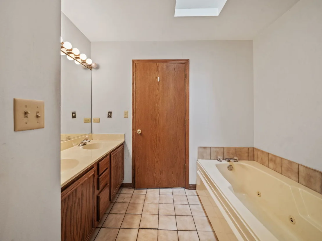 Photo of Unit A at 1775 Lakeview Drive