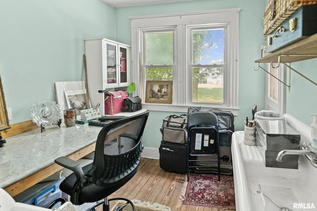 Photo of 404 W BROADWAY Street