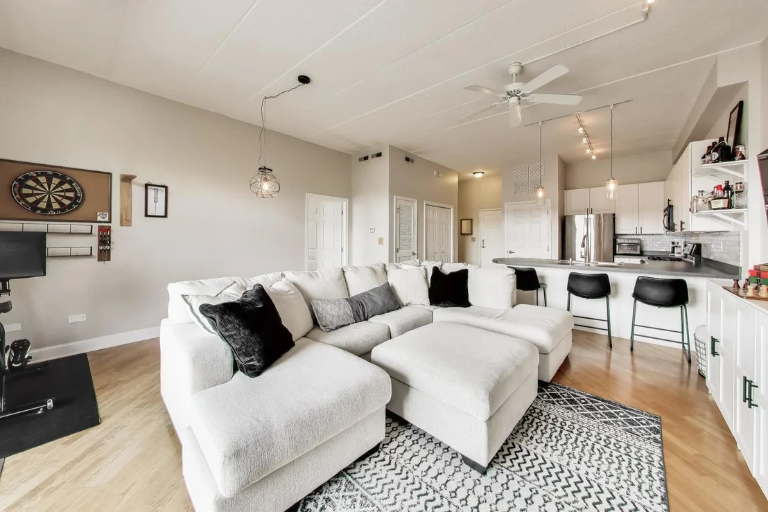Photo of Unit 405 at 1301 W Washington Boulevard