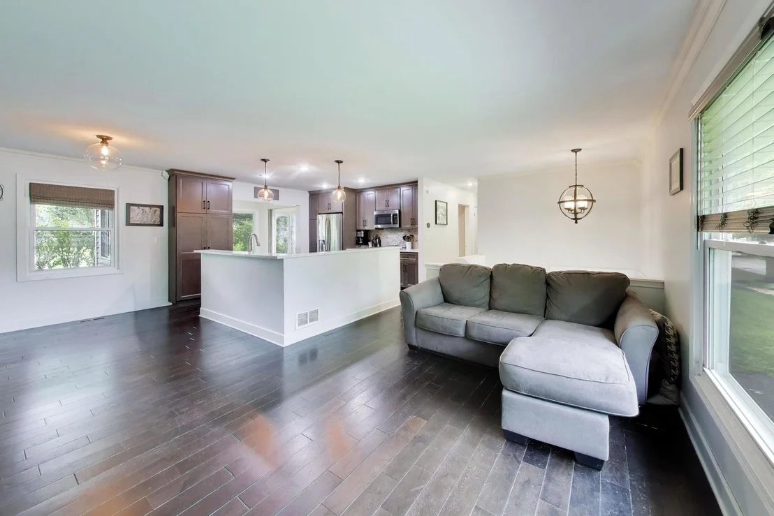 Photo of 2167 Midhurst Road
