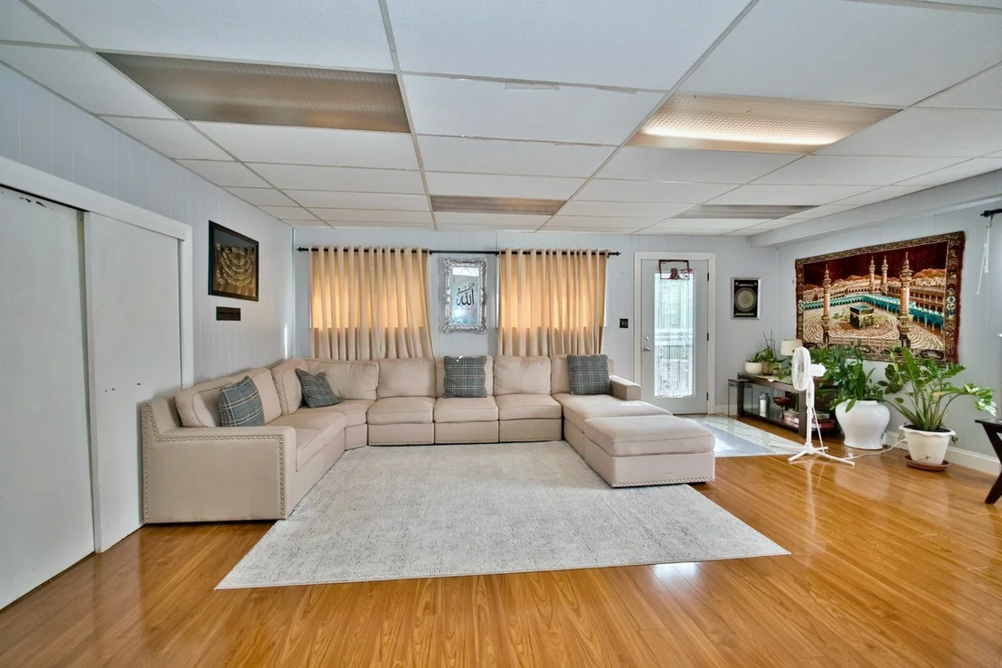 Photo of 6948 Beckwith Road