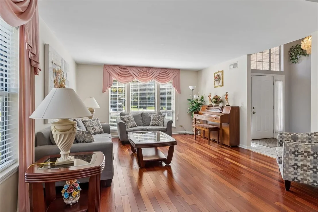 Photo of 925 Brompton Circle