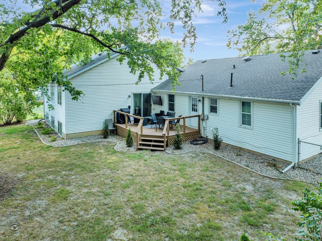 Photo of 830 W River Street