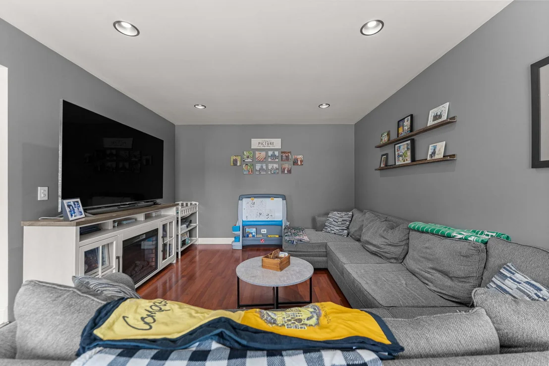 Photo of 431 NEWPORT Drive
