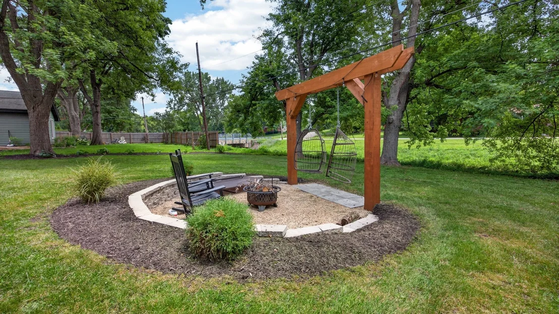 Photo of 1402 Maplewood Drive