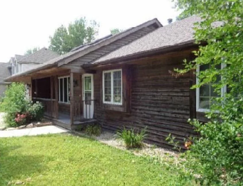 Photo of 1023 W Longfellow Drive