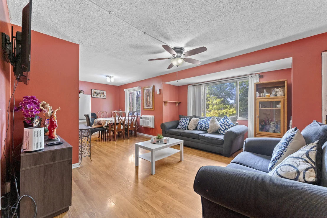 Photo of Unit 14 at 2504 Algonquin Road