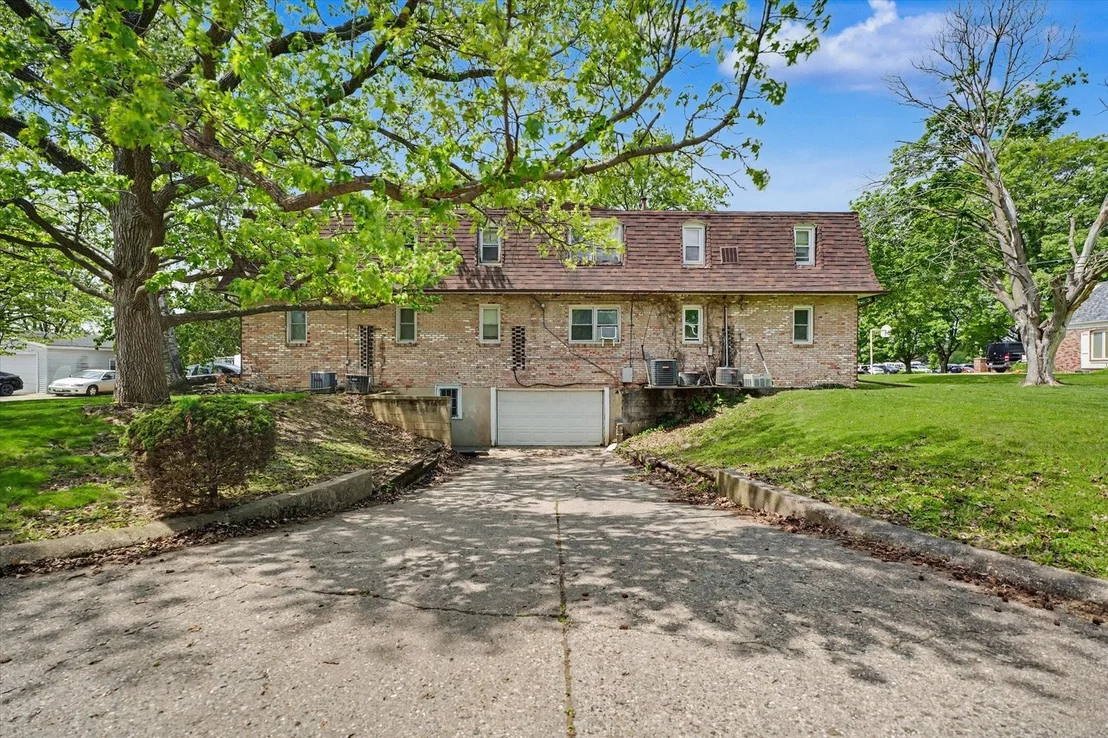 Photo of Unit 14 at 912 Crescent Drive