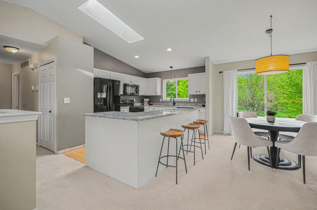 Photo of 6883 Maplelawn Drive