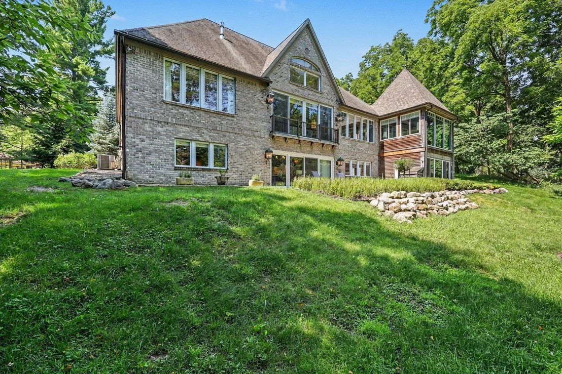 Photo of 1155 W Huron River Drive