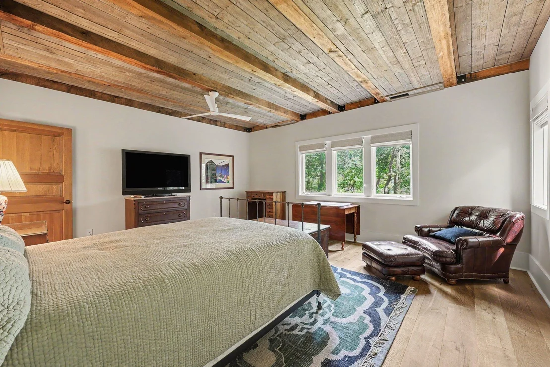 Photo of 1155 W Huron River Drive