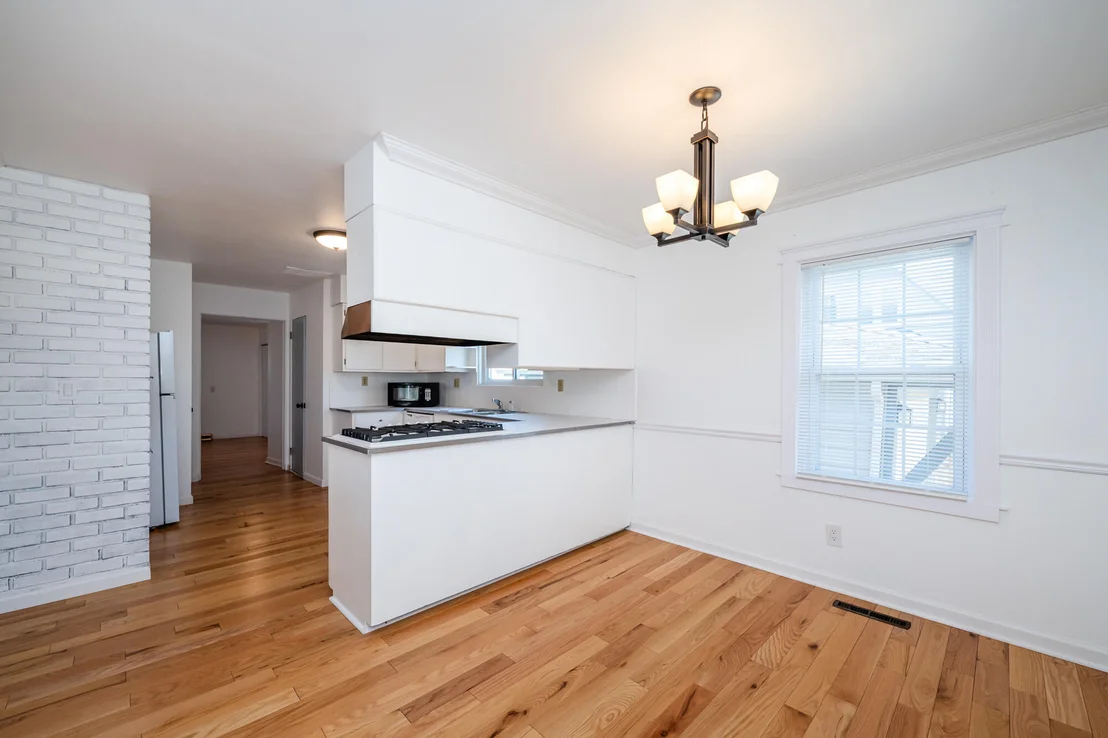 Photo of 547 Archer Avenue
