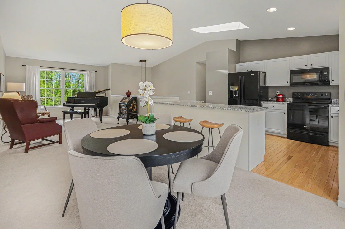 Photo of 6883 Maplelawn Drive