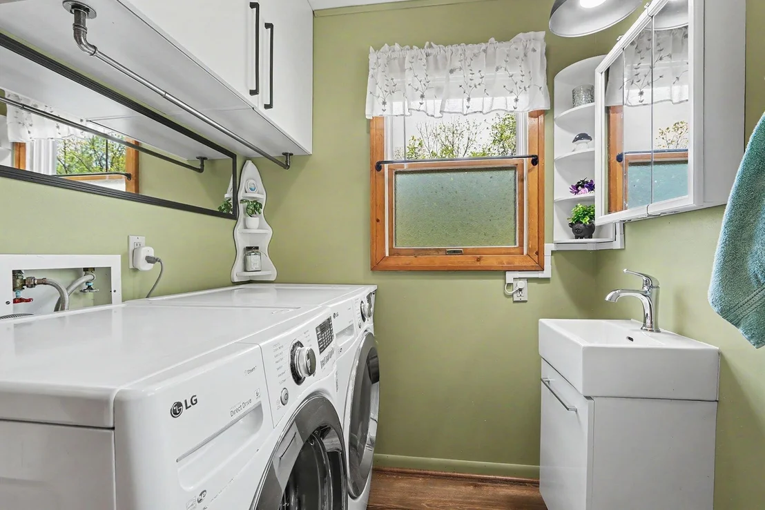 Photo of 588 River Road