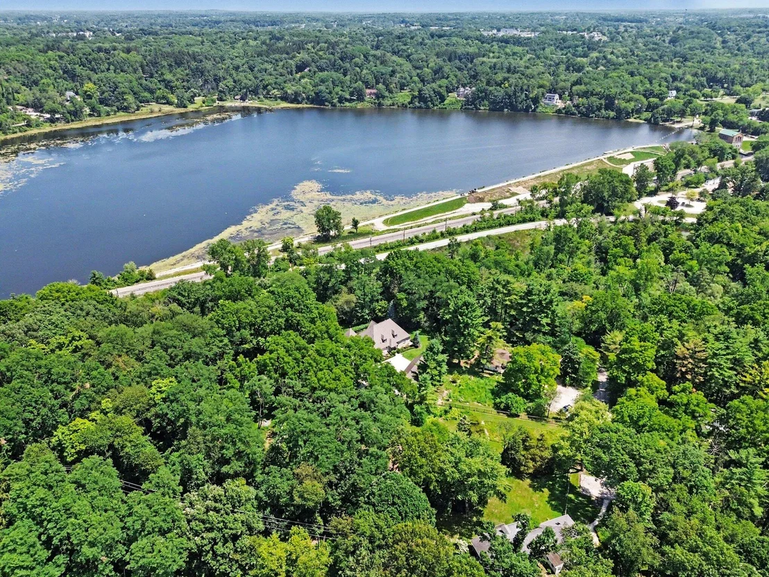 Photo of 1155 W Huron River Drive