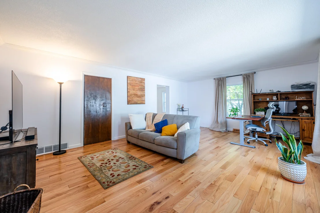 Photo of 547 Archer Avenue