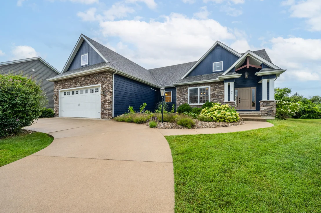 Photo of 2400 Bay Pointe Drive
