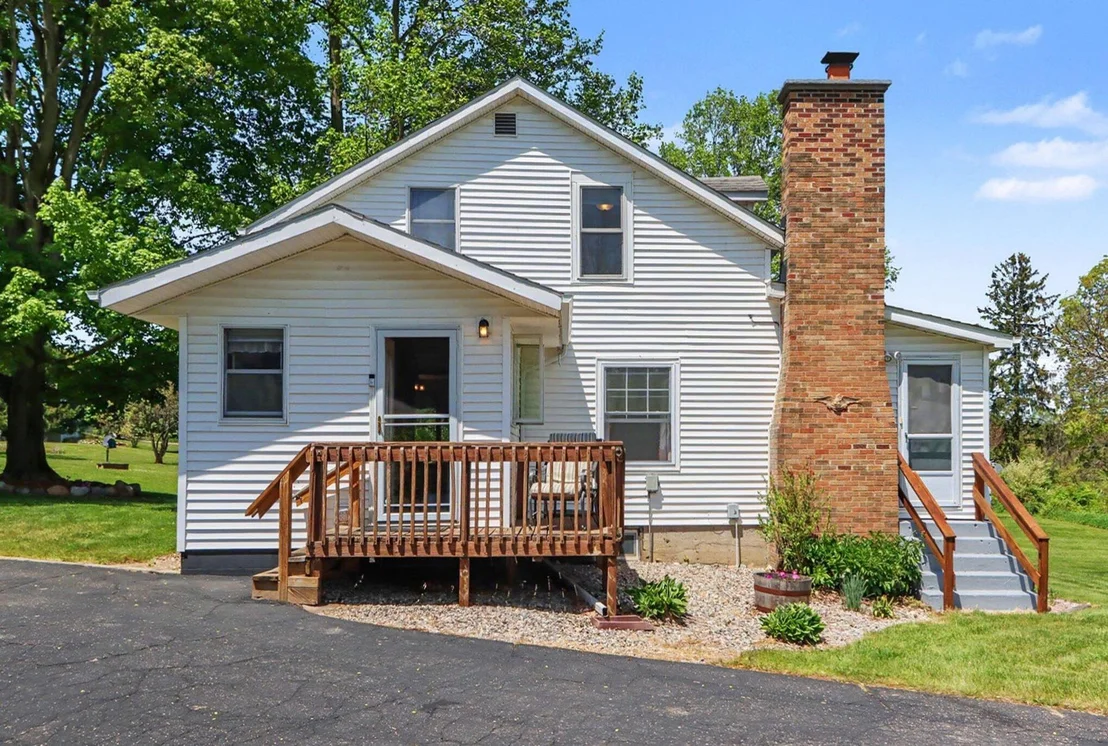 Photo of 588 River Road