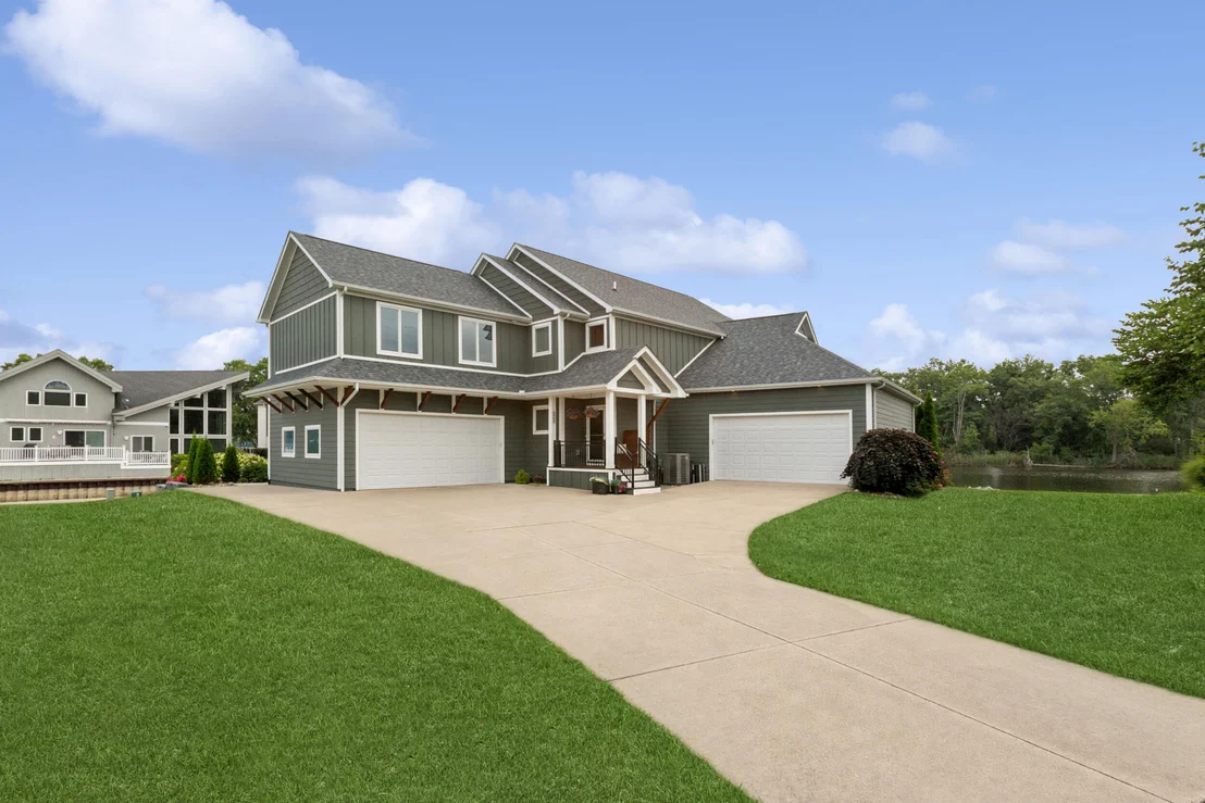 Photo of 2545 Bay Pointe Drive