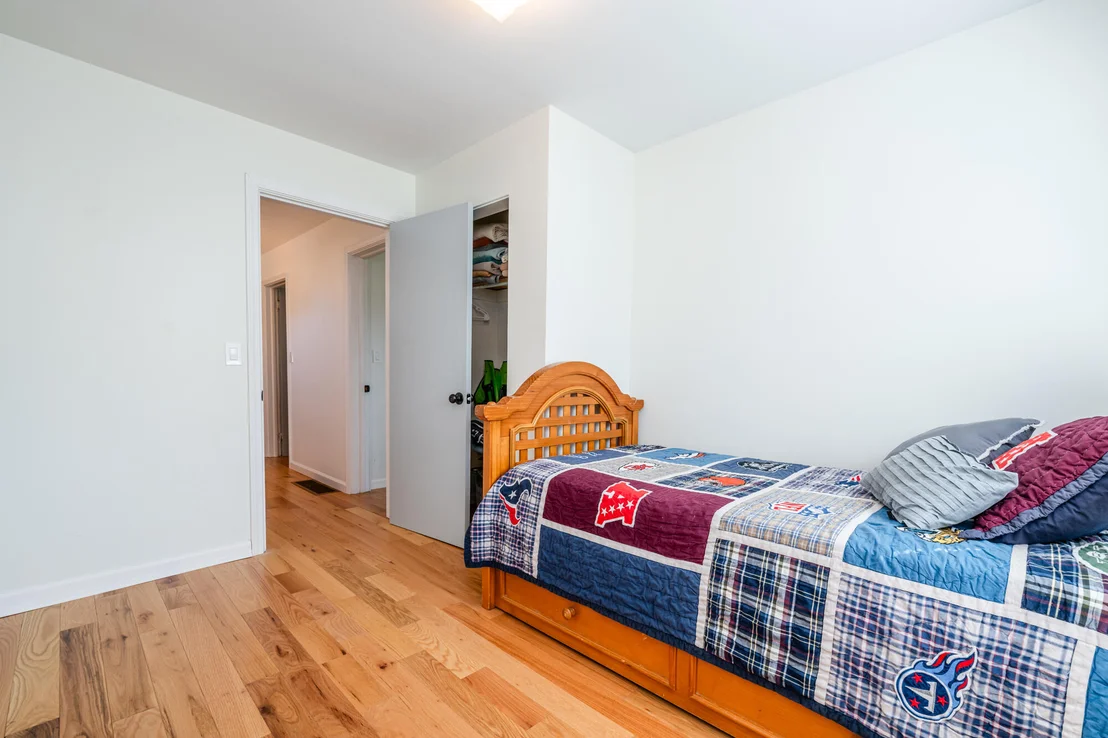 Photo of 547 Archer Avenue
